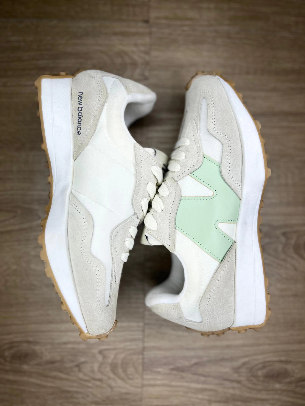 NB 327 Creme com Verde