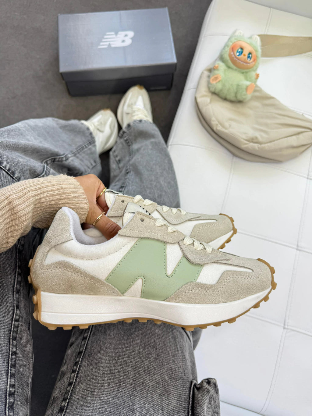 NB 327 Creme com Verde